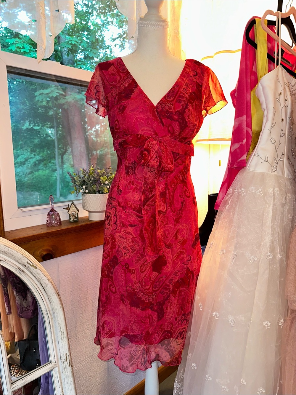 Floral Paisley Tie-Waist V-Neck Dress in Deep Pink